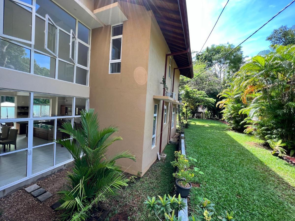 Siri Tropical Retreat Villa Хикадува Екстериор снимка